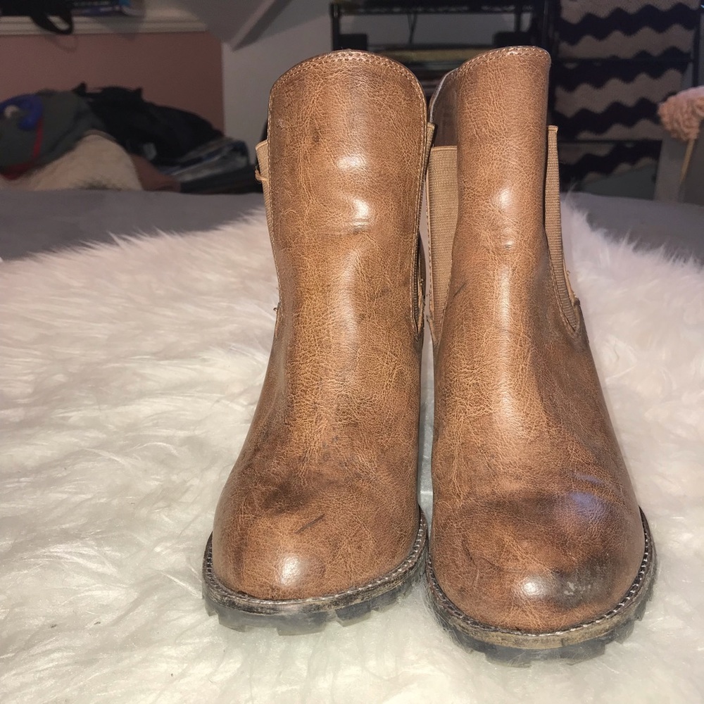 Very Volatile brown leather Chelsea wedge booties